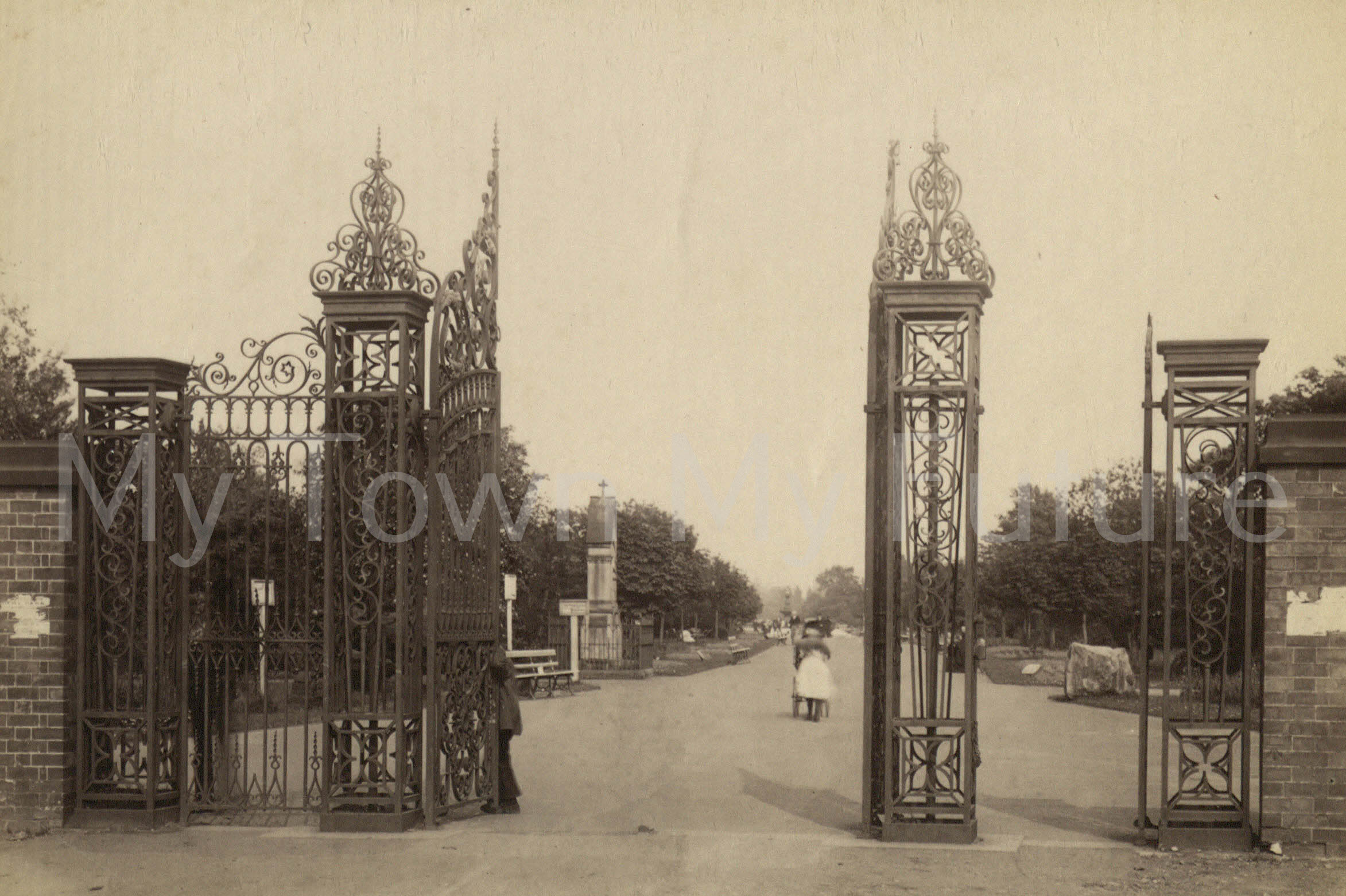 Albert Park - The Gates