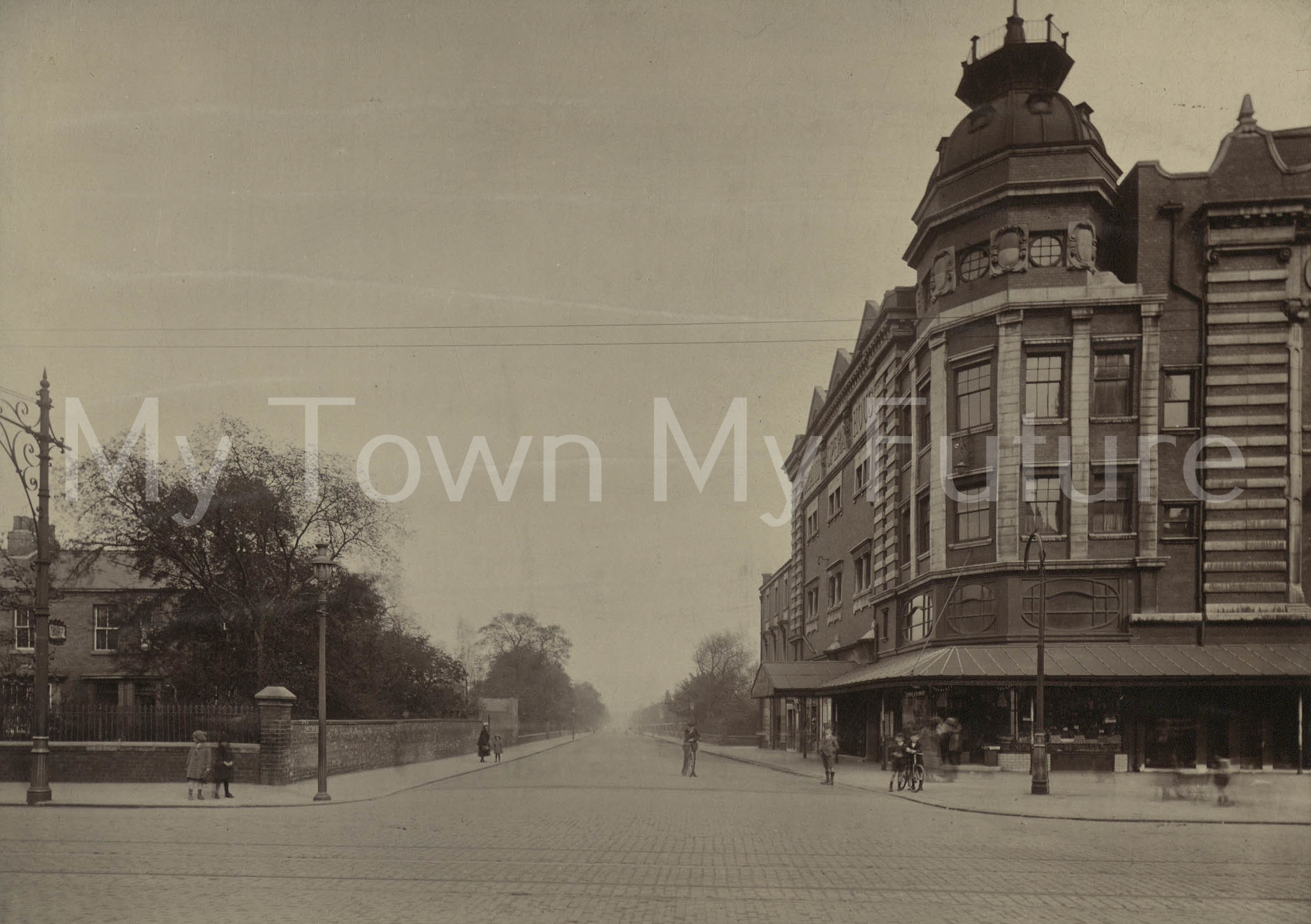 .A photo of the Grand Opera House looking from Linthorpe Road into Southfield Road