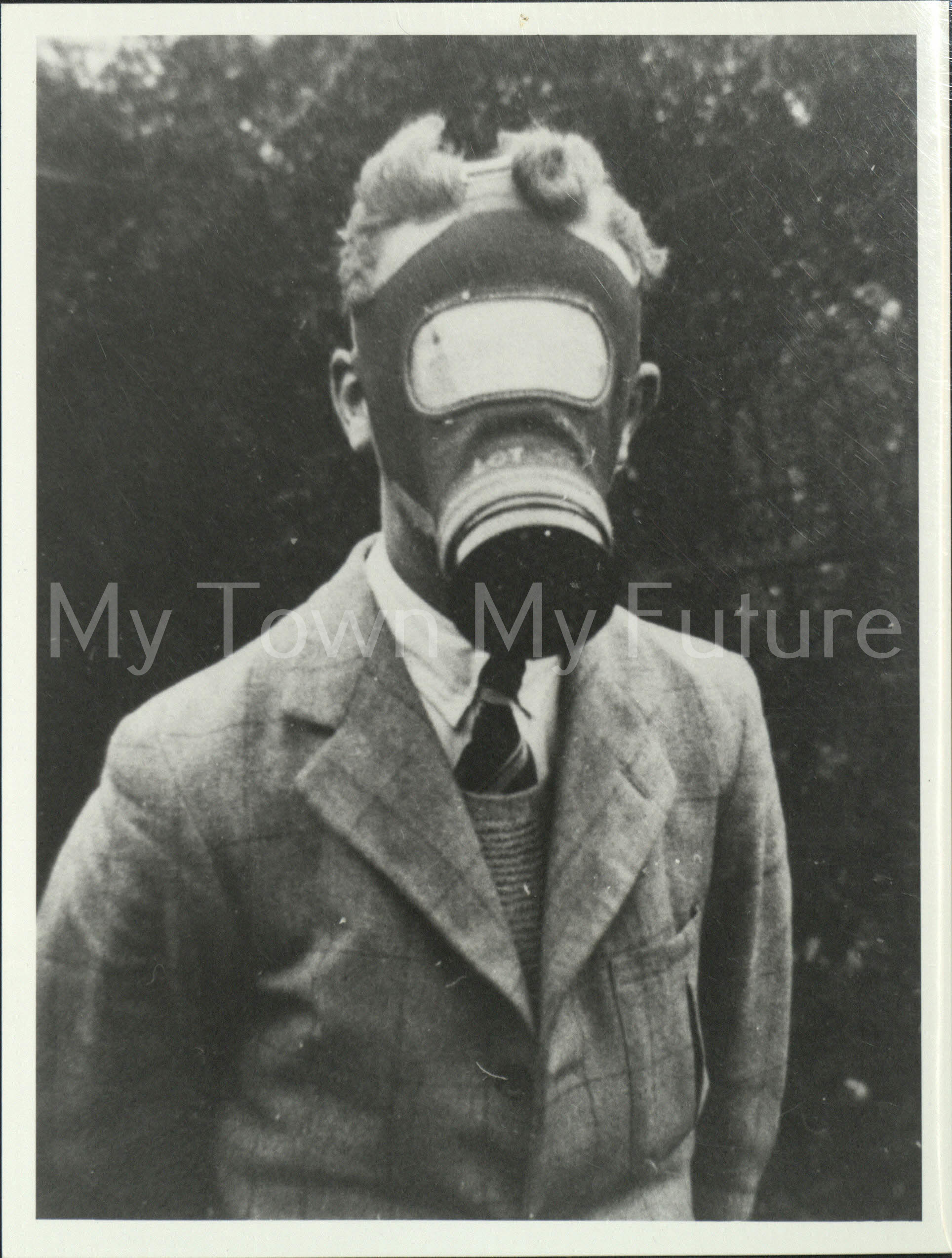 Civilian using gas mask, 1939 - Mr Warne - 42 Cambridge Road - Linthorpe